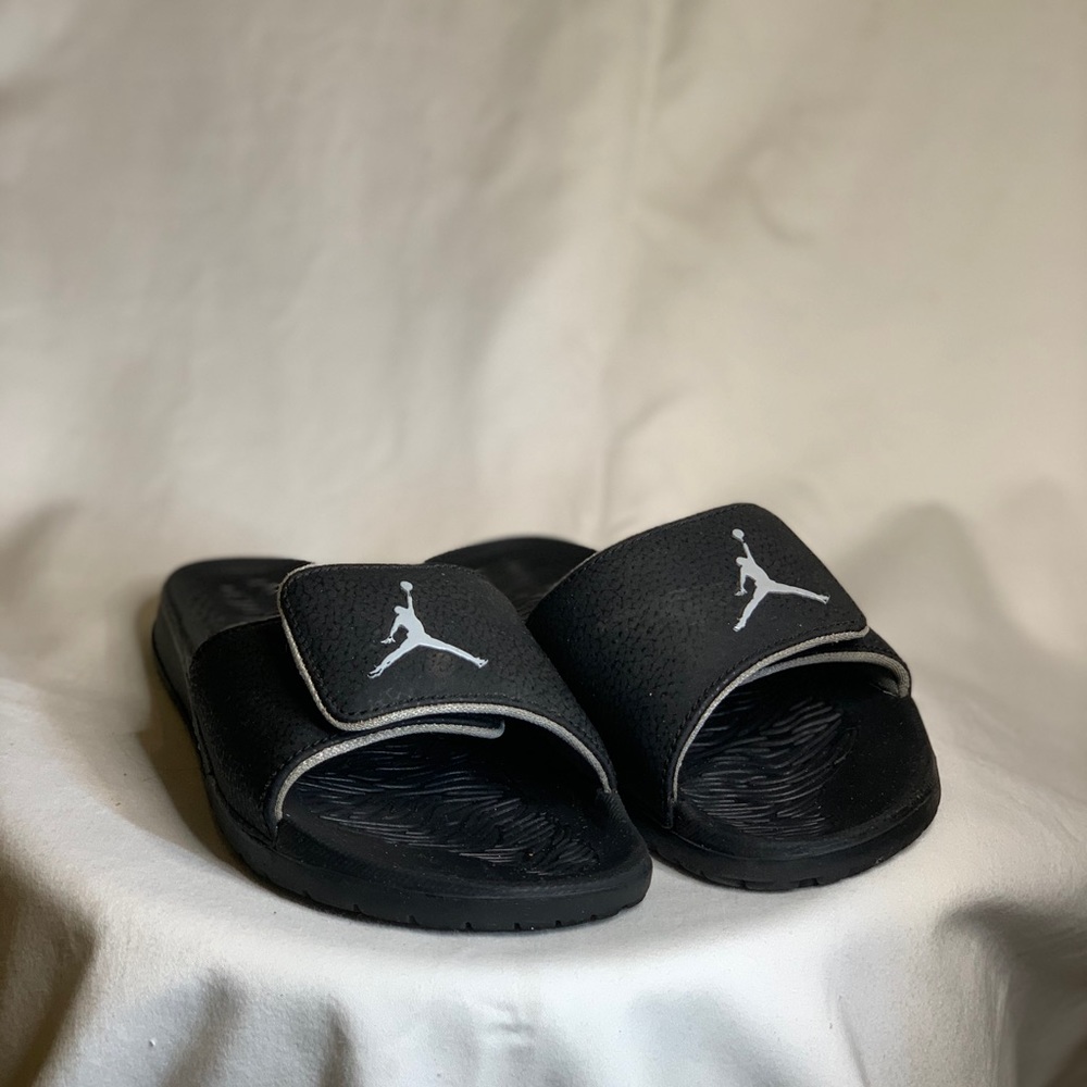 Jordan Slippers Boys Sz 2Y